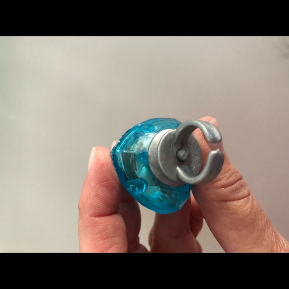 6 Rings that light up when you press the button! - Picture 7 of 9